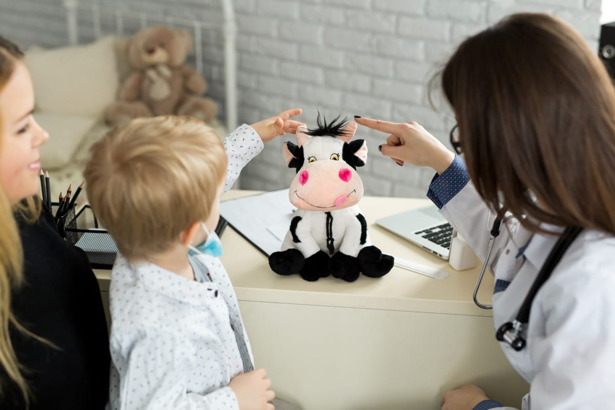 comment initier votre enfant de 3 ans à jouer au docteur